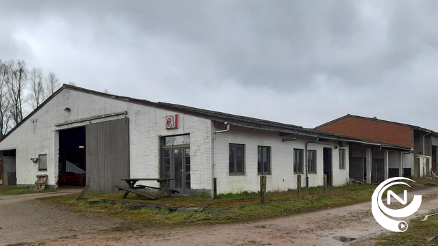 Provincie en VLM verwijderen asbest in leegstaand hoevegebouw in Geel